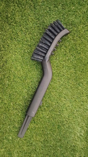 Čistiaca kefa pre robotické kosačky